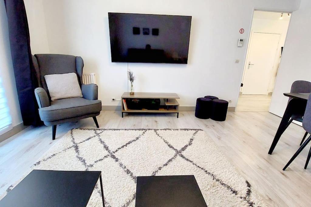Cosy Home 2, 2 Chambres, 6 Personnes, 3 Min Gare, Parking Cergy Bagian luar foto
